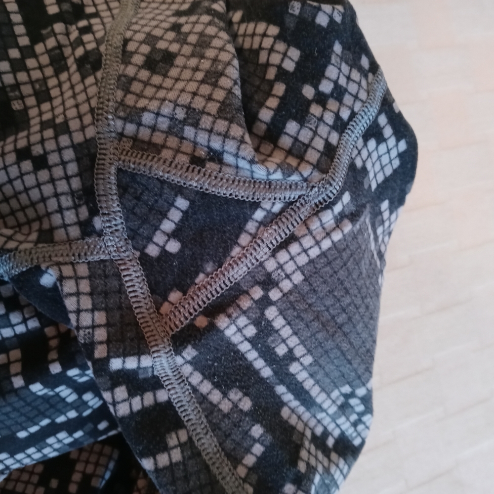 lululemon athletica Black & Gray Snake Print High-Rise Leggings - Picture 7 of 10
